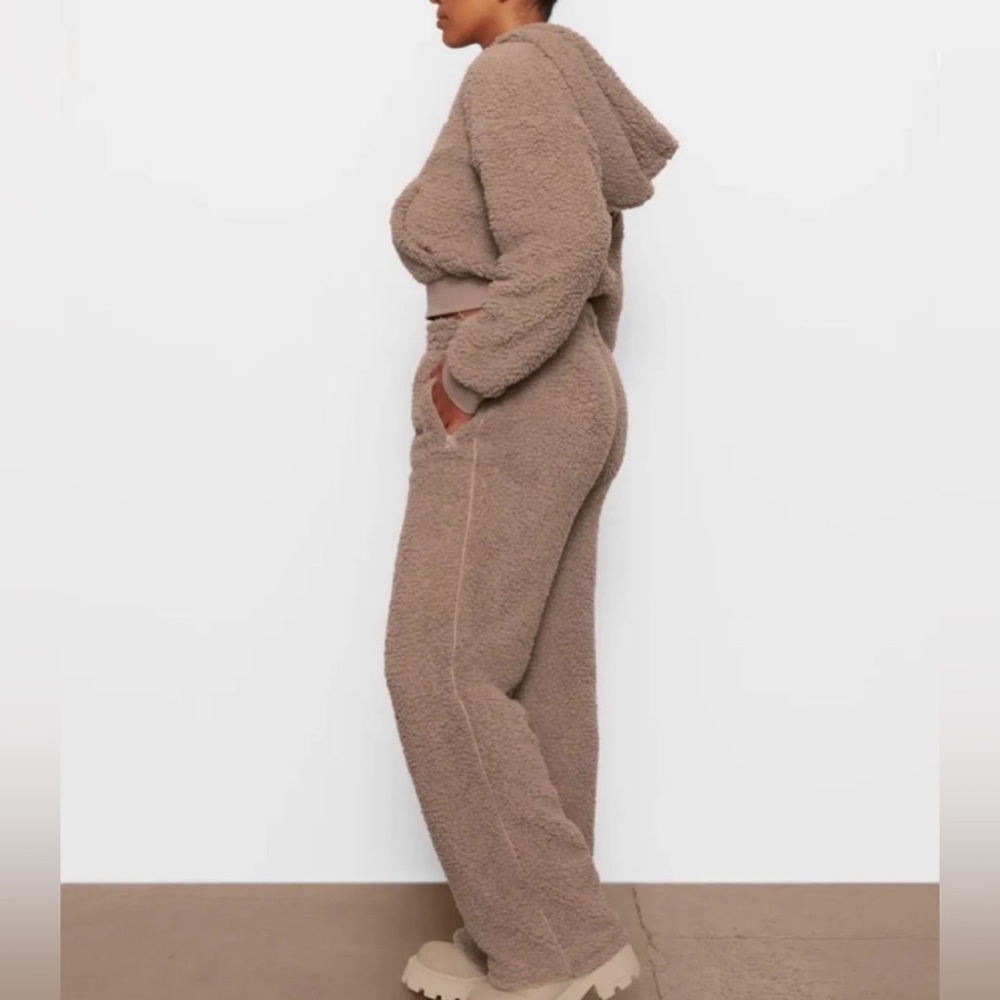 NWT Skims Teddy Fleece Track Pants in Desert Size Large - Picture 4 of 7